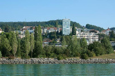 Seeufer mit Wohnhochhaus Tour de