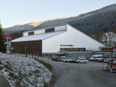 Eislaufhalle Clientiis Arena, Um